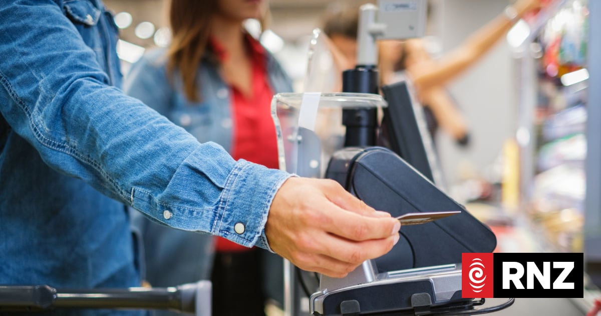 New Zealanders spending more on hospitality and clothing, but less on fuel and services