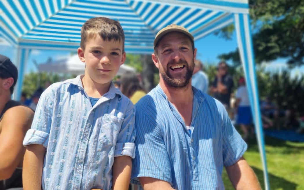 Thomas Werder (R) and young schlingen competitor Theo Epp.