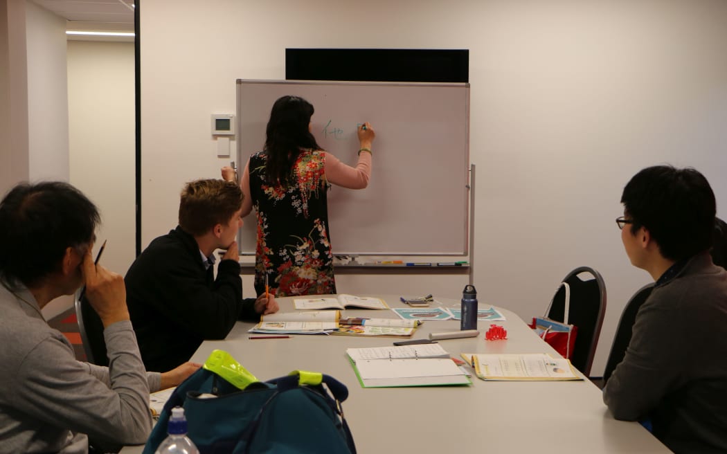 Waitsu Wu teaches her Mandarin Chinese class.