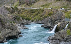 The Roaring Meg in the Kawarau Gorge, with State Highway 6 in the background.