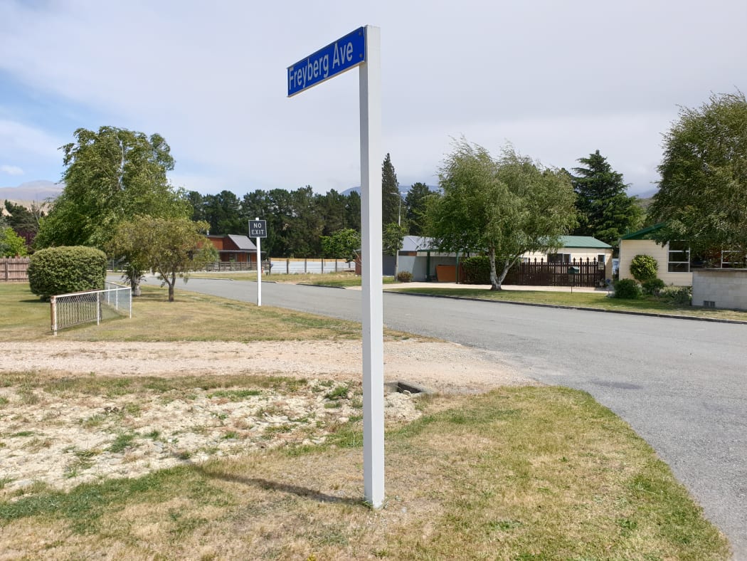 Freyburg Avenue, Kurow