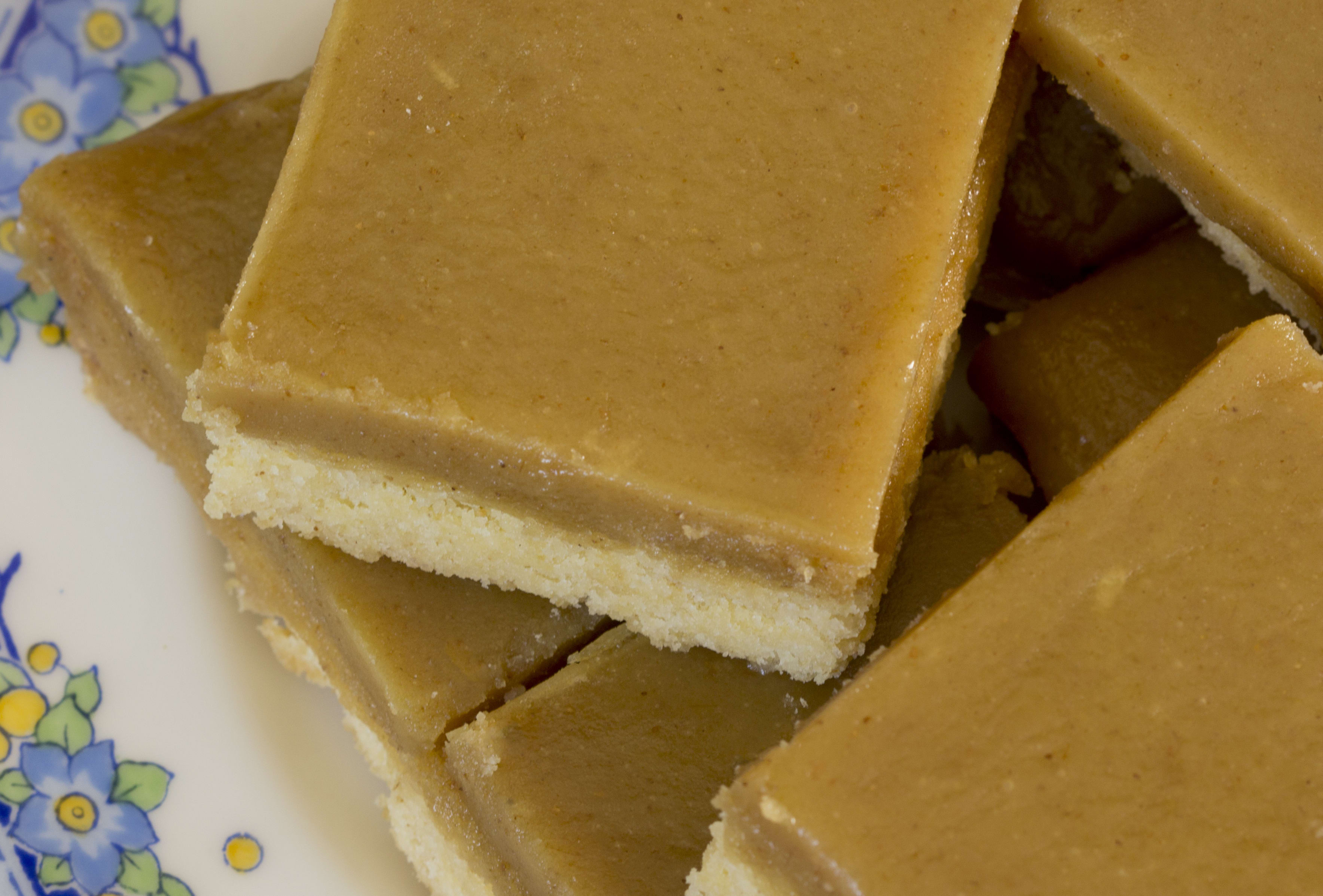 Ginger slice with tea.