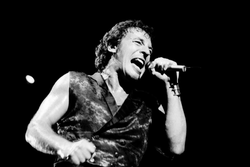 Bruce Springsteen performs on October 10, 1988 during an Amnesty International concert in Abidjan.