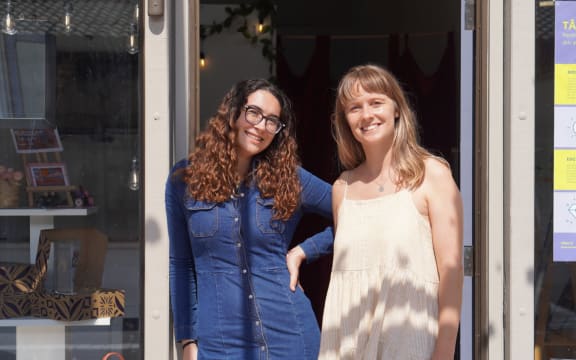 Mac Wynne (left) and Steph Barnett.