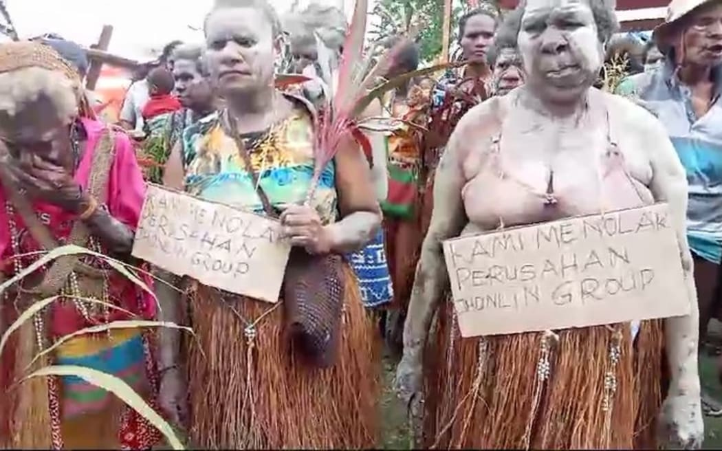 Indigenous Papuans protesting against land clearance in Wanam, Merauke regency, Indonesia, for a military-led rice-growing project on Sept. 24, 2024. [Pusaka]