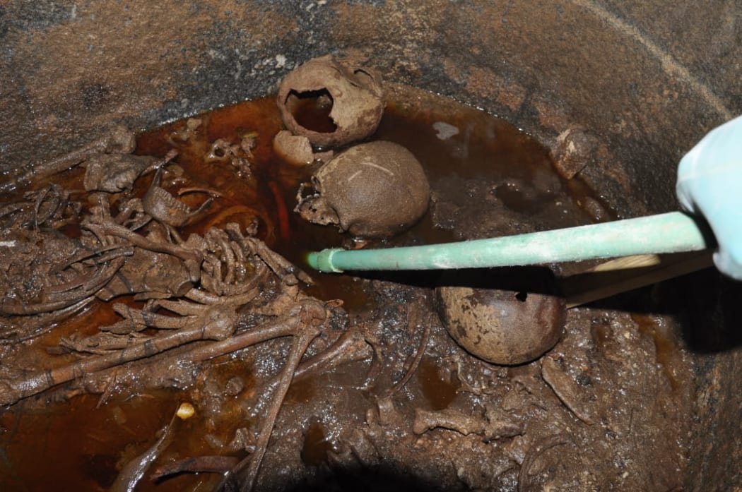 The tomb was found to contain three skeletons, believed to be those of soldiers, as one of the skulls has marks indicating an arrow wound.