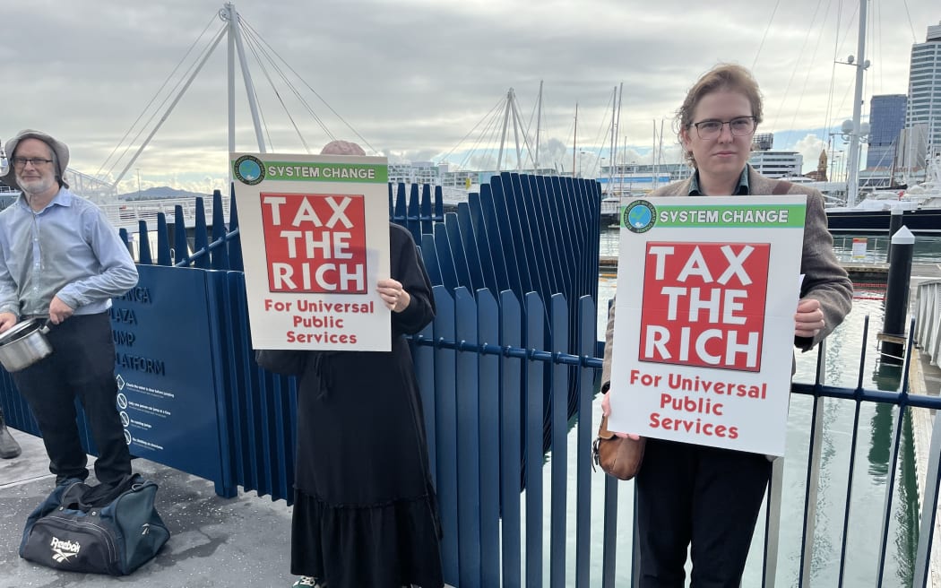 Protesters outside government's Investors Summit in Auckland