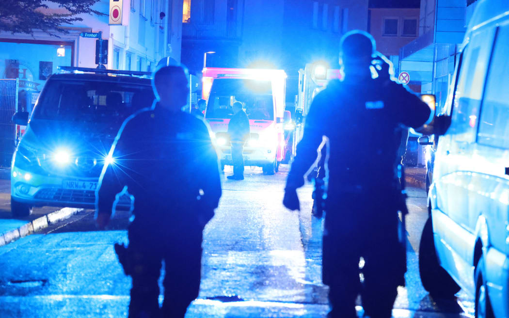 23 August 2024, North Rhine-Westphalia, Solingen: Police stand near the scene. There were fatalities and injuries in an attack at the city's 650th anniversary celebrations. The murder weapon was presumably a knife, according to police sources. The police sounded a major alarm. Photo: Gianni Gattus/dpa (Photo by Gianni Gattus / DPA / dpa Picture-Alliance via AFP)