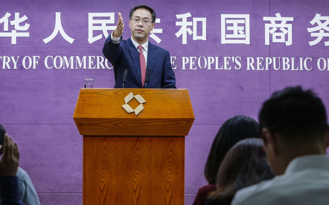 (Gao Feng, spokesperson of China's Ministry of Commerce, gestures at the ministry's press conference in Beijing, capital of China, Aug. 1, 2019. (Xinhua/Zhang Yuwei)