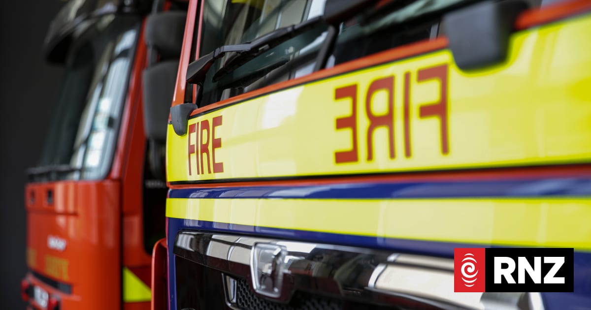 Paid firefighters to strike for one hour at midday on Friday