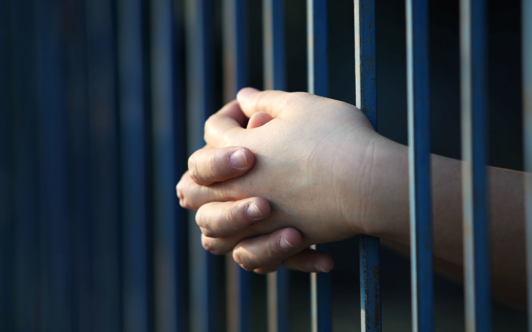prisoner hand in jail