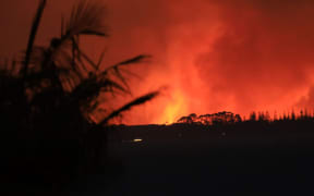 A 600-hectre blaze is threaterning the Far North township of Kaimaumau.