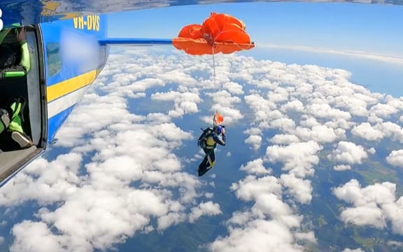 An investigation into a 'premature parachute deployment' on a skydiving flight in Far North Queensland has released video and findings into the incident.