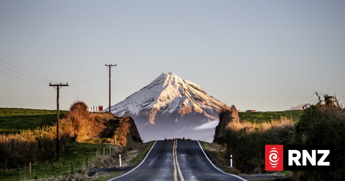 Police warn Instagram-worthy picture of Taranaki Maunga not worth the risk