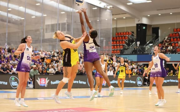 Lili Tokaduadua leaps to get her hands to the ball for the Stars against the Pulse in the 2024 ANZ Premiership. Photo: Michael Bradley Photography