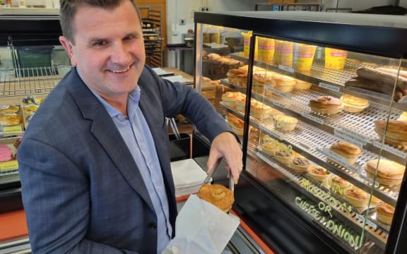 Mayor Neil Holdom says to begrudge workers at the Mt Messenger project a free pie is just petty.