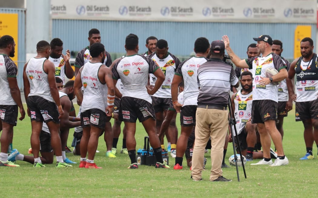 New PNG Hunters coach Matt Church (2R) issues instructions at training.