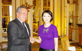 French Polynesia's culture minister, Heremoana Maamaatuiahutapu meets the  French culture minister Fleur Pellerin to finalise UNESCO application