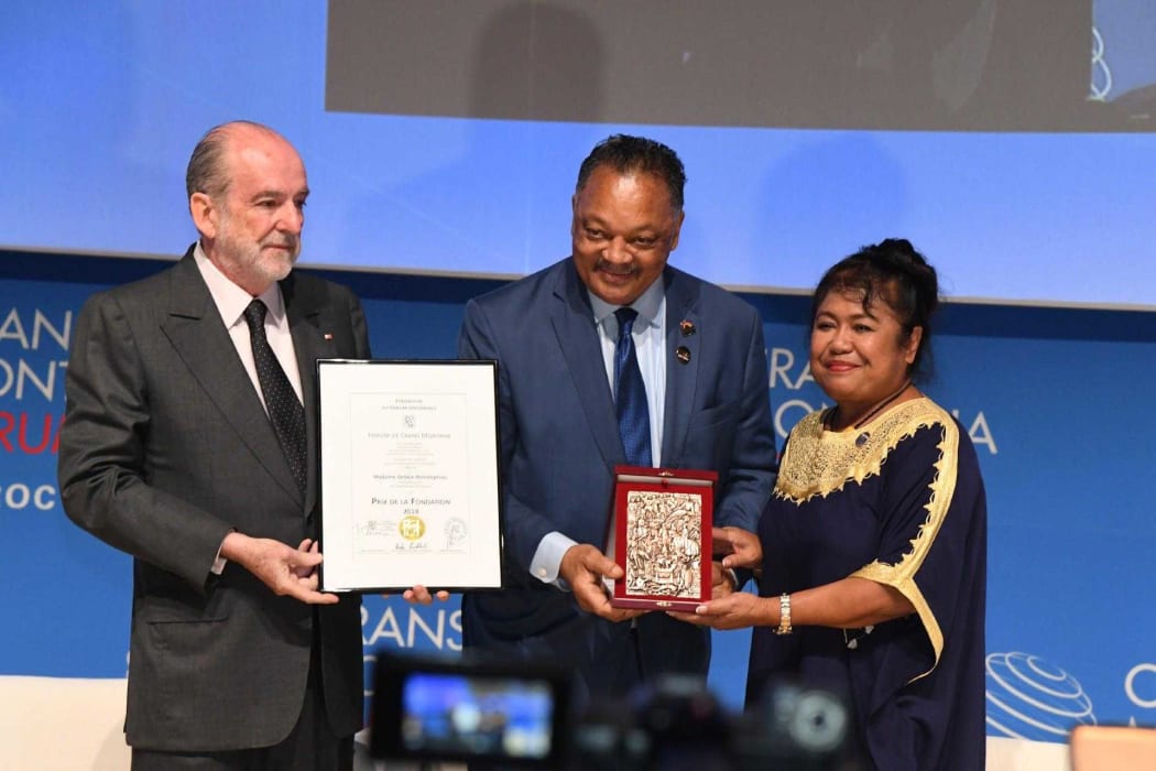 Palau's first lady, Debbie Remengesau, receives the Crans Montana Forum's Prix de la Fondation Award from American Civil Rights Activist, Reverend Jesse Jackson.