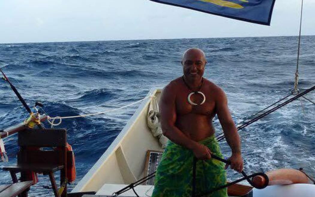 Voyager John Misky sails Tokelau flag.