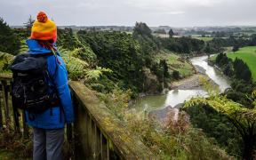 Pukerangiora Pā commands a site high above the Waitara River.