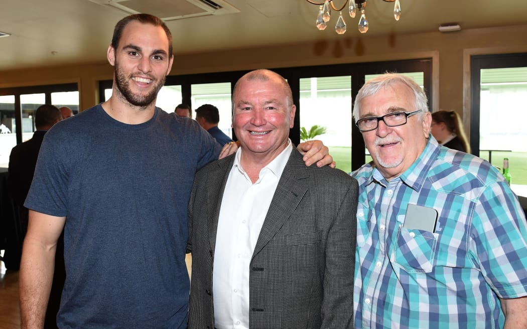 Sir Graham Lowe (M) with former Warriors captain Simon Mannering (L) and Sir Peter Leitch (R).