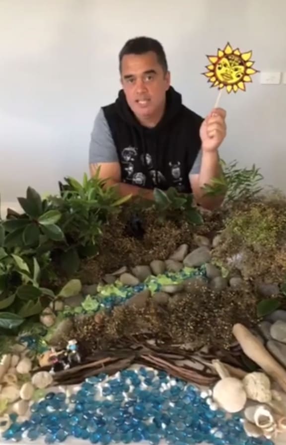 Māori astronomy expert Rangi Mātāmua got creative and built a scene with hills and the ocean out of stones.