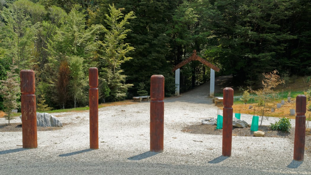 Start of the track to the Riuwaka Resurgence where the Riuwaka River emerges from Takaka Hill.