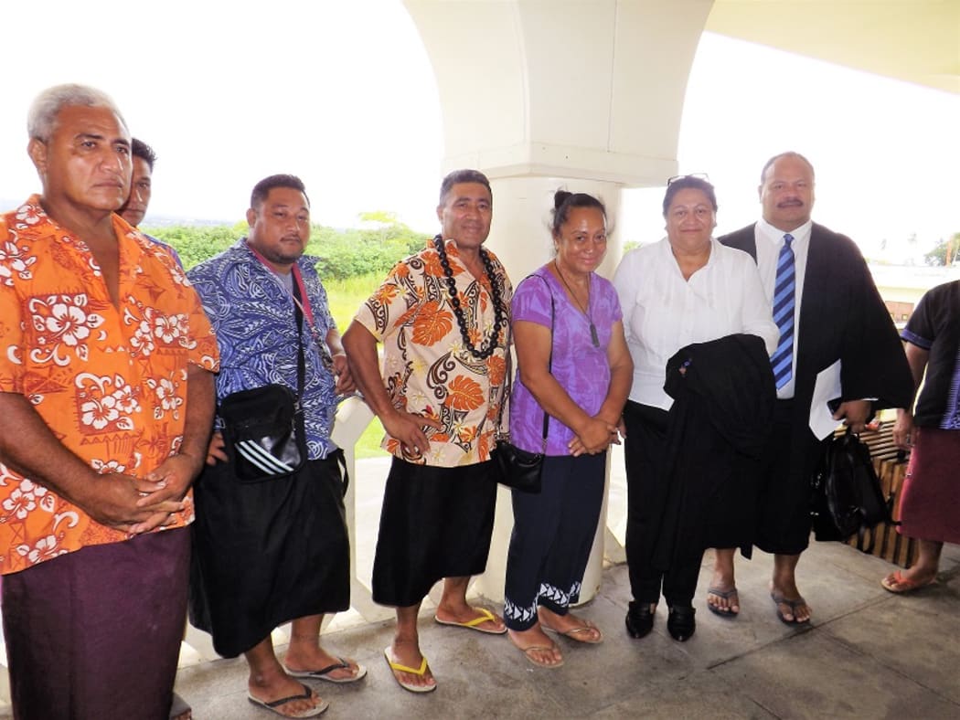 Those members of the Saeni Lemalu family who support the lease holder