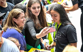 Stacey Fluhler of New Zealand poses for a selfie with fans and supporters.
New Zealand Black Ferns Thank You Aotearoa - Celebrate #LikeaBlackFern event at Te Komititanga Square, Auckland, New Zealand on Sunday 13 November 2022. Mandatory credit: Alan Lee / www.photosport.nz