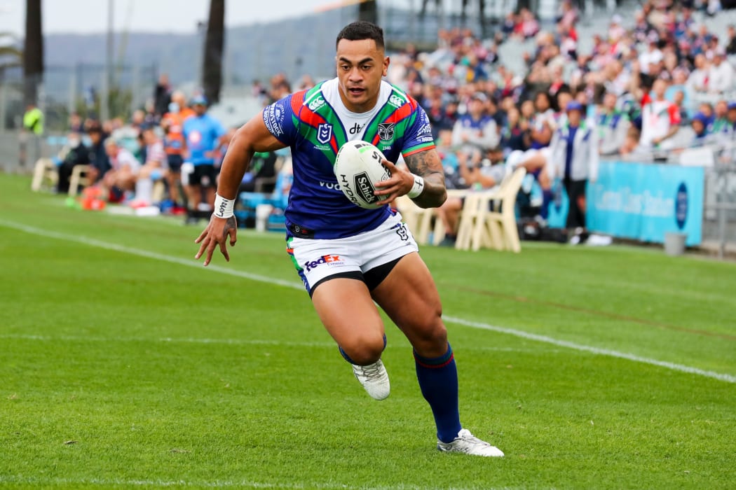Ken Maumalo in possession. Vodafone Warriors v Sydney Roosters. NRL Rugby League, Central Coast Stadium, Central Coast, NSW, Australia. 25th July 2020. Copyright Photo: David Neilson / www.photosport.nz