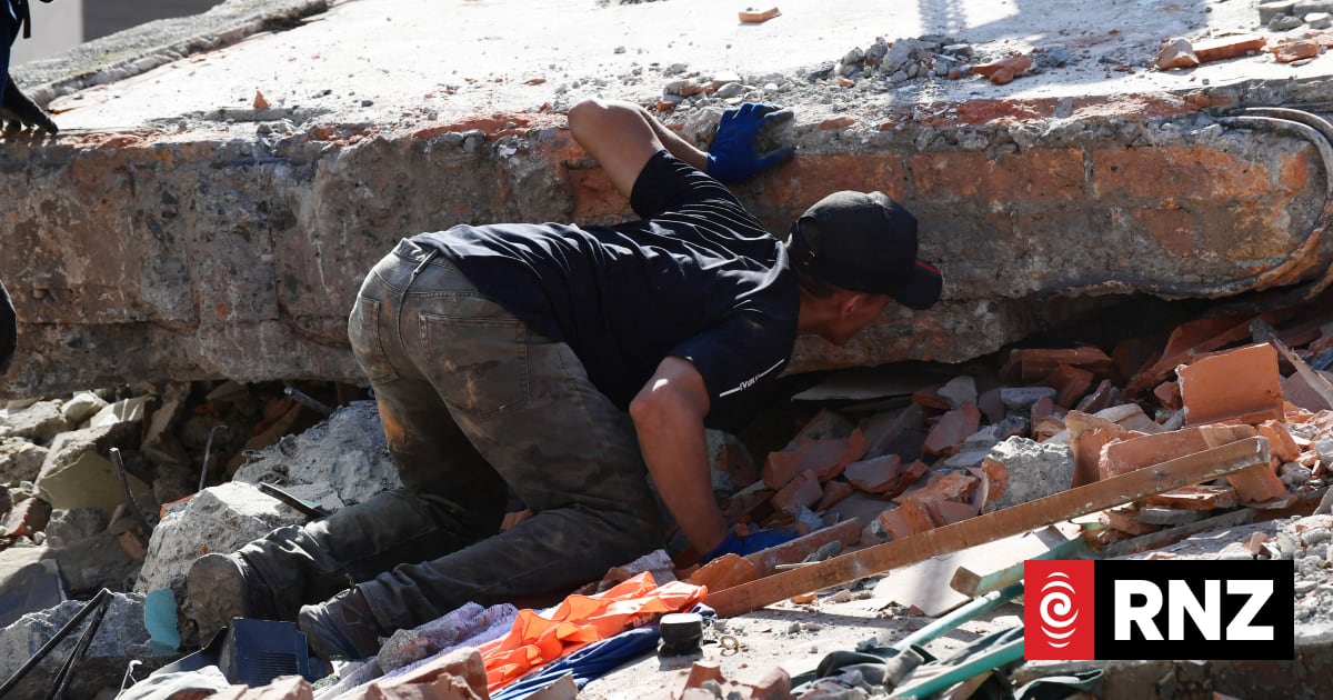 Colombia scrambles to find survivors as quake kills 240