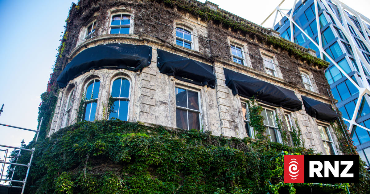 Northern Club's historic Auckland building damaged by ivy | RNZ