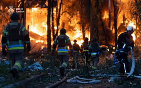 This handout photograph taken and released by the State Emergency Service of Ukraine on July 4, 2025, shows firefighters working on a fire at a site of a strike following a mass Russian drone and missile attack on the Ukraine's capital Kyiv, amid the Russian invasion of Ukraine. Russia launched its largest-ever drone and missile attack on Ukraine overnight on July 4 just hours after a telephone call between US and Russian presidents ended without any breakthrough. (Photo by Handout / State Emergency Service of Ukraine / AFP) / RESTRICTED TO EDITORIAL USE - MANDATORY CREDIT "AFP PHOTO / STATE EMERGENCY SERVICE OF UKRAINE / HANDOUT" - NO MARKETING NO ADVERTISING CAMPAIGNS - DISTRIBUTED AS A SERVICE TO CLIENTS