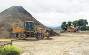 Delta Contracting's gravel screening operation on Amokura Road has been praised by neighbours who say dust has been dramatically reduced.