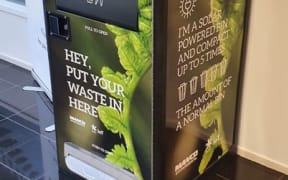 Fifty four new solar-compacting bins trialled in central Nelson are set to replace the old cast iron rubbish bins.