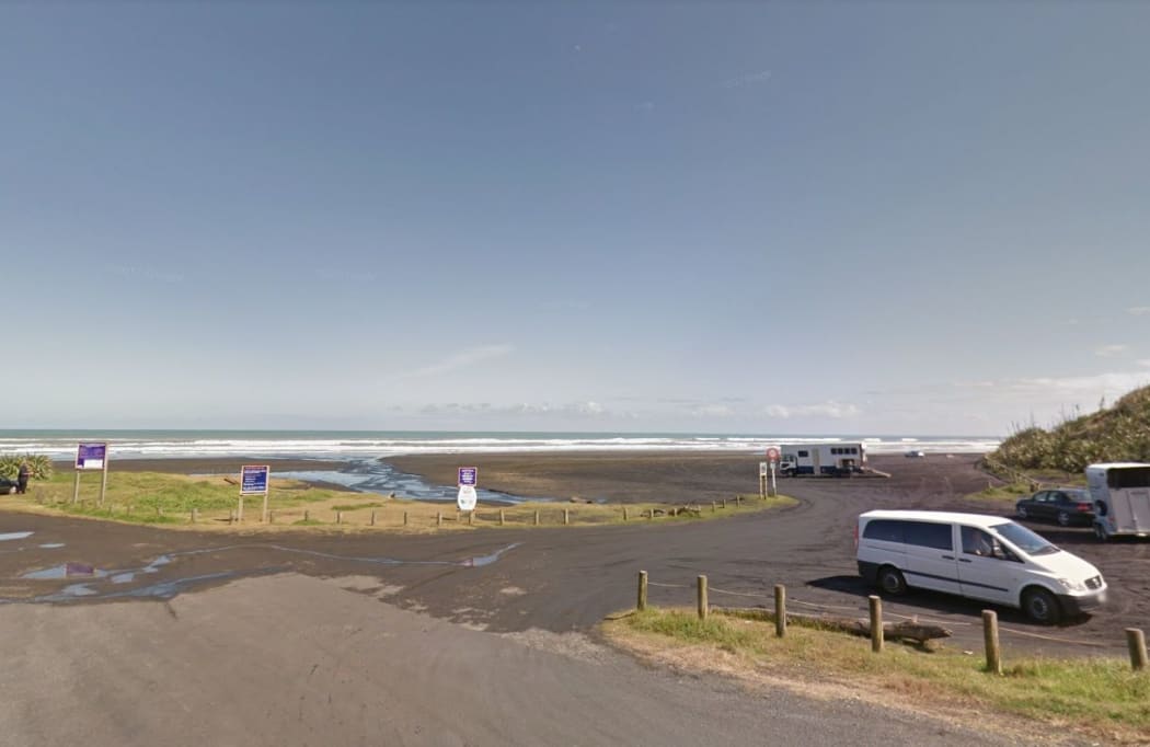 A paraglider is reported to have crashed at Kariotahi Beach in South Auckland (file photo).