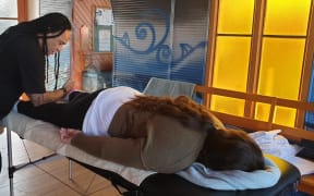 Ruatau Perez heals through traditional Māori massage.