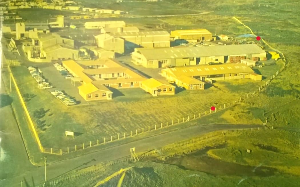 The Ivon Watkins Dow site at Paritūtū with red dots indicating locations of test bores 39 and 42. The test bore 42 is adjacent to the waste ponds across the road at the foot of Paritūtū Rock.