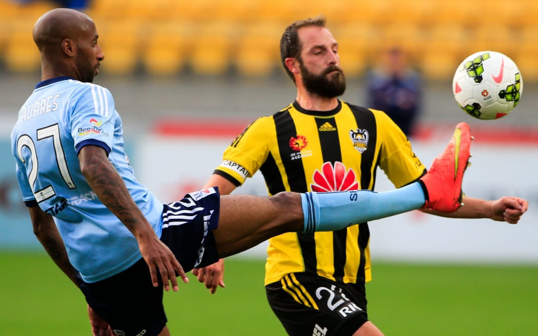 The Phoenix captain Andrew Durante fights for the ball.