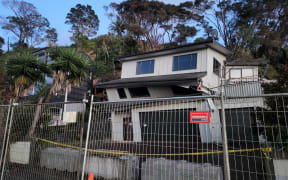 A home on Scenic Drive in West Auckland's Swanson Road is collapsing after more bad weather caused further damage. The road is closed and people are asked to avoid the area.