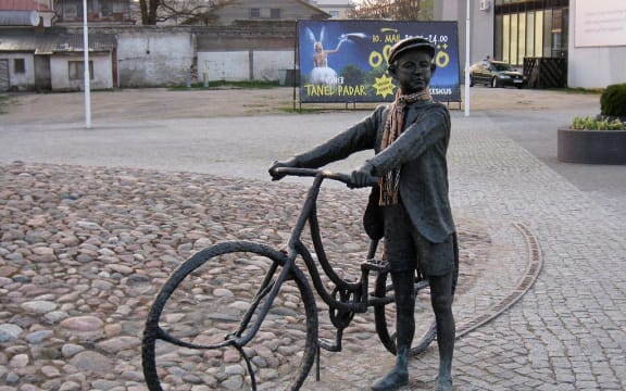 Arvo Pärt sculpture
