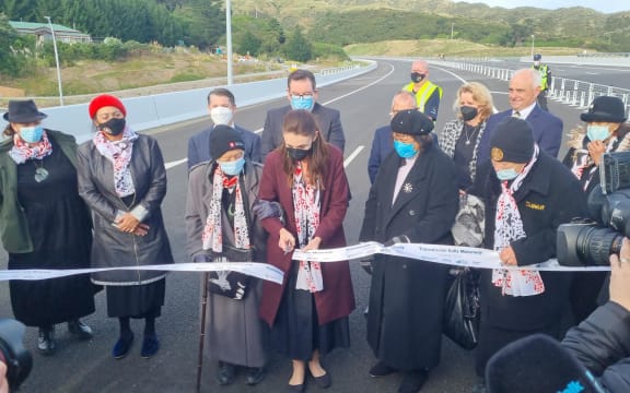 Prime Minister Jacinda Ardern cuts the ribbon on Transmission Gully during the opening ceremony, 30 March 2022.
