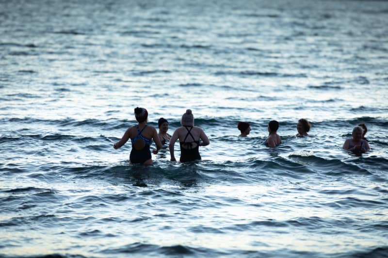Better Beach Babes, coldwater swimming