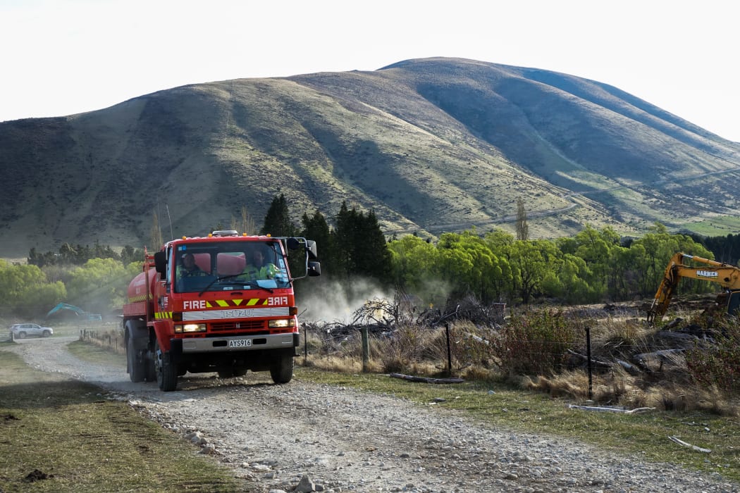 Emergency services on Quailburn Road near the Lake Ohau fire