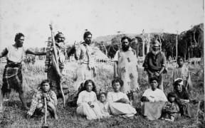 Group of Moriori sitting/standing - 1877