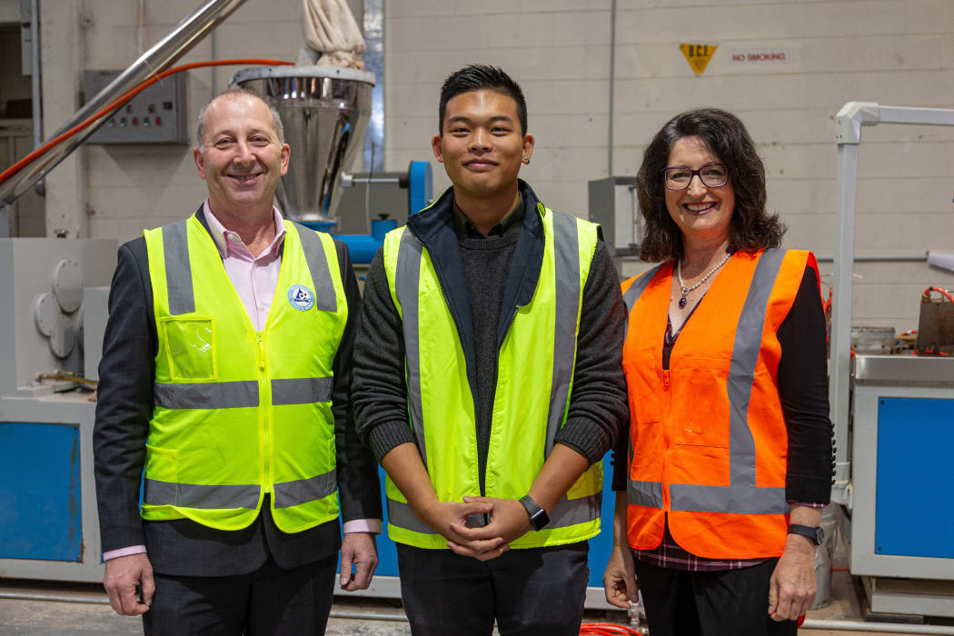 Left to right: Andrew Pooch, MD Tetra Pak Oceania, Gavin Heng, director NZ Plastic Products, and Julie Evans, key account director, Tetra Pak Oceania.
