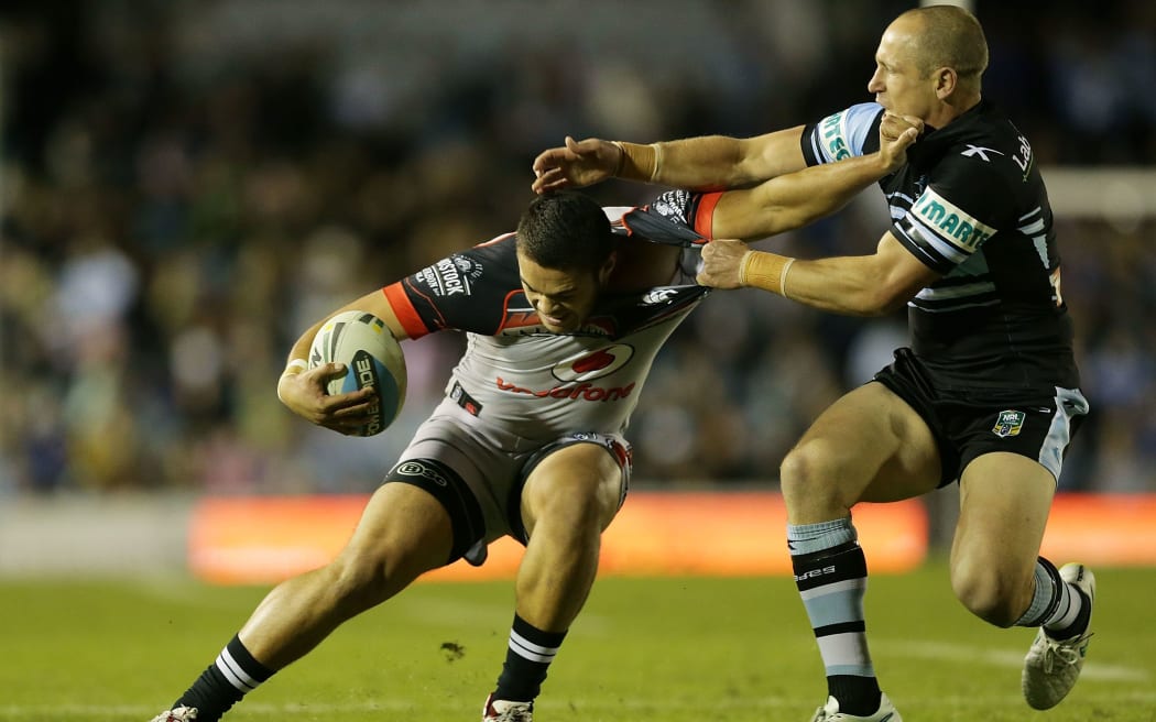 Jeff Robson attempting to tackle his new teammate Tuimoala Lolohea when playing for the Cronulla Sharks.