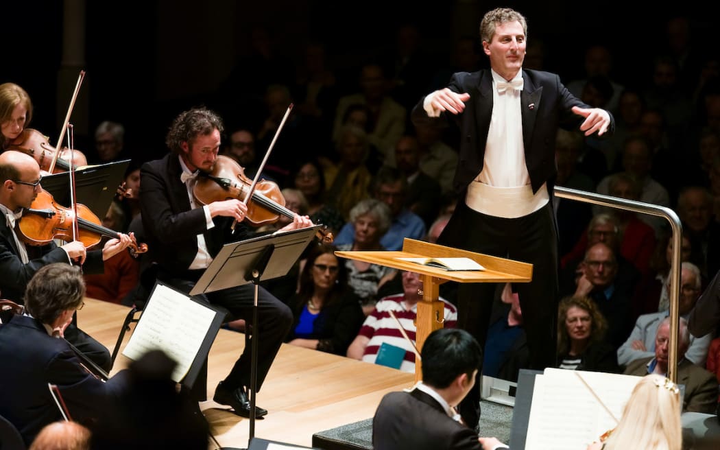 Giordano Bellincampi conducts the Auckland Philharmonia Orchestra