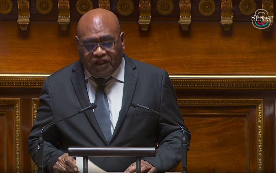 New Caledonia’s first pro-independence Senator Robert Xowie speaks before the French Senate on 2 April 2024 - Photo screenshot Sénat.fr